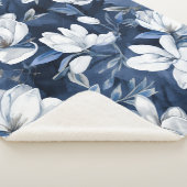 Weiße Magnolienmuster im Hintergrund, Sherpadecke (3/4)