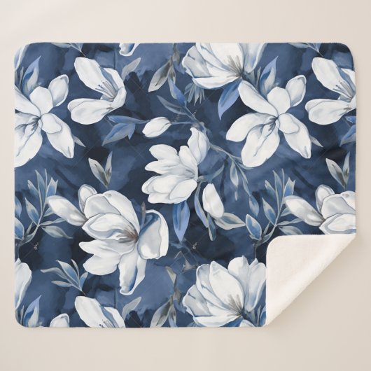 Weiße Magnolienmuster im Hintergrund, Sherpadecke (Vorderseite (Horizontal))