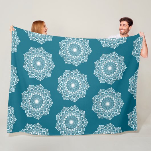 Weiße Mandala auf blauem Hintergrund Fleecedecke (Beispiel)