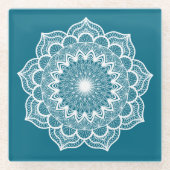 Weiße Mandala auf blauem Hintergrund Glasuntersetzer (Vorderseite)