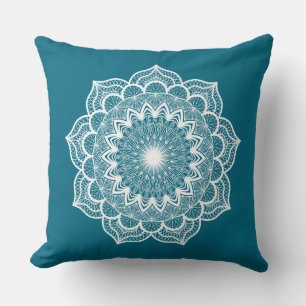 Weiße Mandala auf blauem Hintergrund Kissen