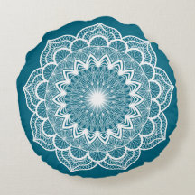 Weiße Mandala auf blauem Hintergrund