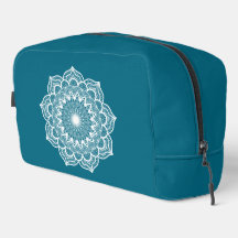 Weiße Mandala auf blauem Hintergrund