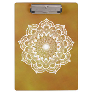 Weiße Mandala auf goldenem Hintergrund Klemmbrett