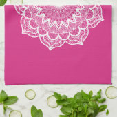 Weiße Mandala auf rosa Hintergrund Geschirrtuch (Gefaltet)