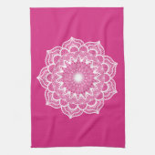 Weiße Mandala auf rosa Hintergrund Geschirrtuch (Vertikal)