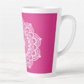 Weiße Mandala auf rosa Hintergrund Milchtasse (Rechts)