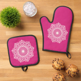 Weiße Mandala auf rosa Hintergrund Ofenhandschuh & Topflappen-Set