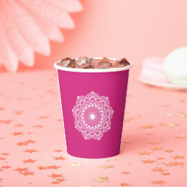 Weiße Mandala auf rosa Hintergrund Pappbecher