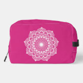 Weiße Mandala auf rosa Hintergrund Waschbeutel (Rückseite)
