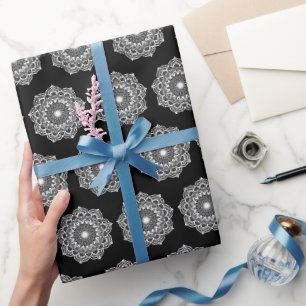 Weiße Mandala auf schwarzem Hintergrund Geschenkpapier