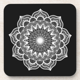 Weiße Mandala auf schwarzem Hintergrund Getränkeuntersetzer