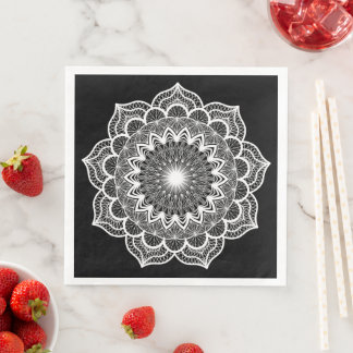 Weiße Mandala auf schwarzem Hintergrund Serviette