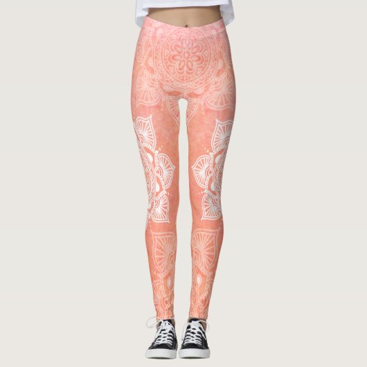 Weiße Mandalase auf Korallenboden Leggings (Vorderseite)
