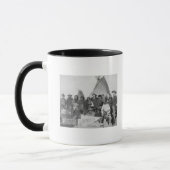 Weiße Männer (einschließlich Buffalo Bill) und Lak Tasse (Links)