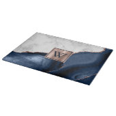 Weiße Marmor-Roségold-Navyblau-Achat-Monogramm Schneidebrett (Ecke)