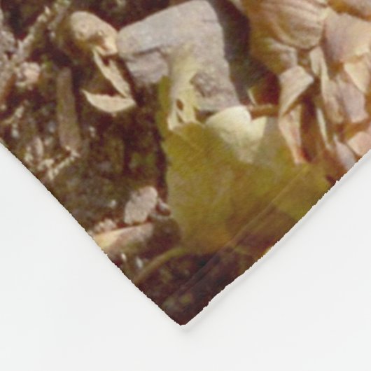 Weiße Mücke, große Fleeceflocke. Fleecedecke (Ecke)