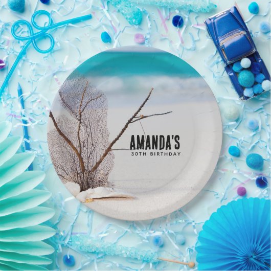 Weiße Muscheln an einem tropischen Strand zum Gebu Pappteller (Party)