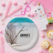 Weiße Muscheln an einem tropischen Strand zum Gebu Pappteller (Party)