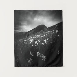 Weiße Narzissen Blume in Dunkelheit Wandteppich