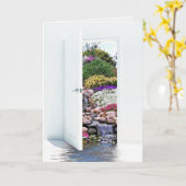 Weiße offene Tür mit Garden-Beileid Karte (Gelbe Blume)