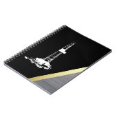 Weiße Ölplattform-Silhouette auf Schwarzem und Notizblock (Linke Seite)