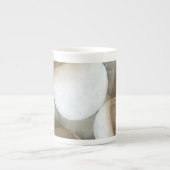 Weiße Orbs und braune Kreise Porzellantasse (Vorderseite)