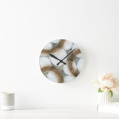 Weiße Orbs und braune Kreise Runde Wanduhr (Zuhause)