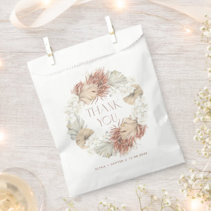 Weiße Orchidee und getrockneter Palmwedel Boho-Hoc Geschenktütchen