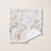 Weiße Orchideen auf einer hellen Creme Badhandtuch Set (Waschlappen)