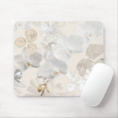 Weiße Orchideen auf einer hellen Creme Mousepad (Mit Mouse)