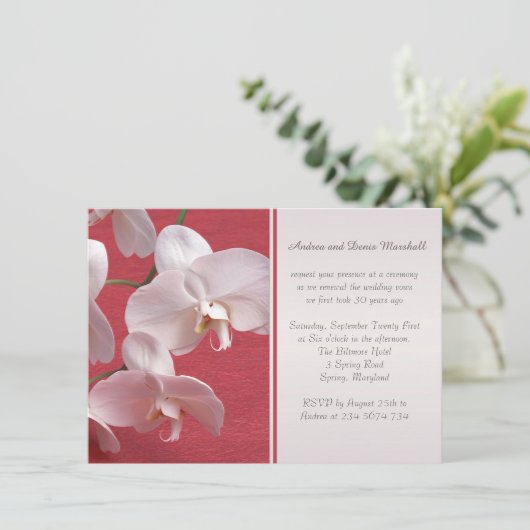 Weiße Orchideen auf roter Ehegelübde-Erneuerung Einladung (Stehend Vorderseite)