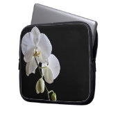 Weiße Orchideen auf schwarz Laptopschutzhülle (Vorderseite Links)