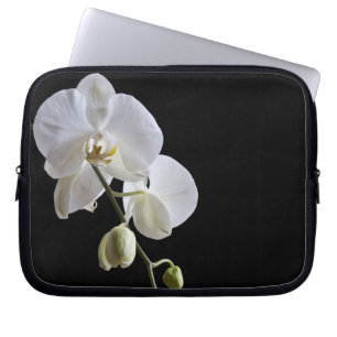 Weiße Orchideen auf schwarzer Laptop-Hülse Laptopschutzhülle