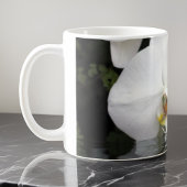 Weiße Orchideen aus Wasser Kaffeetasse