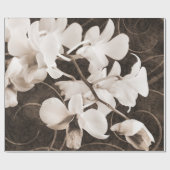 Weiße Orchideen-Blume Sepia Schwarzer Hintergrund  Geschenkpapier (Flach)