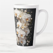 Weiße Orchideen-Blumenkrone mit Perlen und Gold Milchtasse (Rechts)