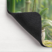 Weiße Orchideen und Bambus Mousepad (Ecke)