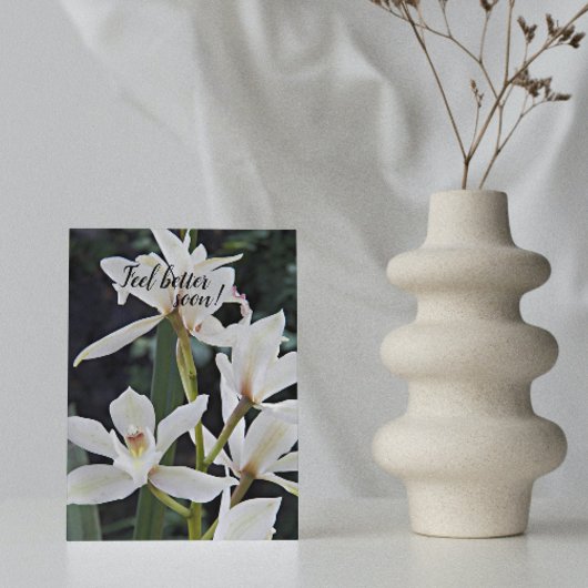 Weiße Orchideen und Blütenblumen werden gut Karte