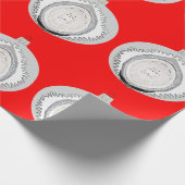 Weiße Ornamente auf rotem Papier Geschenkpapier (Ecke)