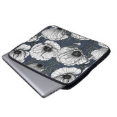 Weiße Pappchen auf der Marine Laptopschutzhülle (Vorne Knopf)