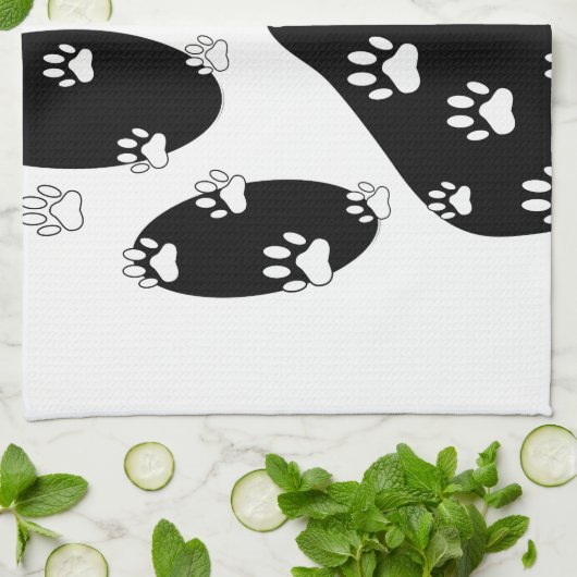 Weiße Pasten auf schwarzem Pfosten Geschirrtuch (Gefaltet)