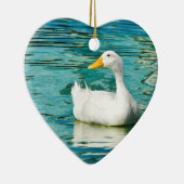 Weiße Pekin Ente - Natur-Foto in den Reflexionen Keramikornament (Rechts)