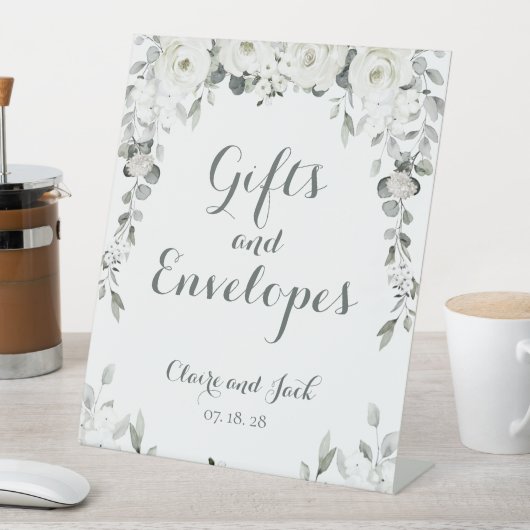 Weiße Peony Silver Greenery 2 Geschenke & Umschläg Sockelschild (In Situ)