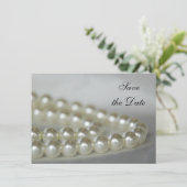 Weiße Perlen Hochzeit speichern das Datum Einladung (Stehend Vorderseite)