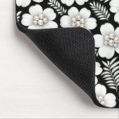 Weiße Perlen im Blumenmuster Mousepad (Ecke)