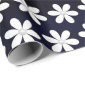 Weiße Perlen und Perlen auf schwarz Geschenkpapier (Rolleneckpunkt)