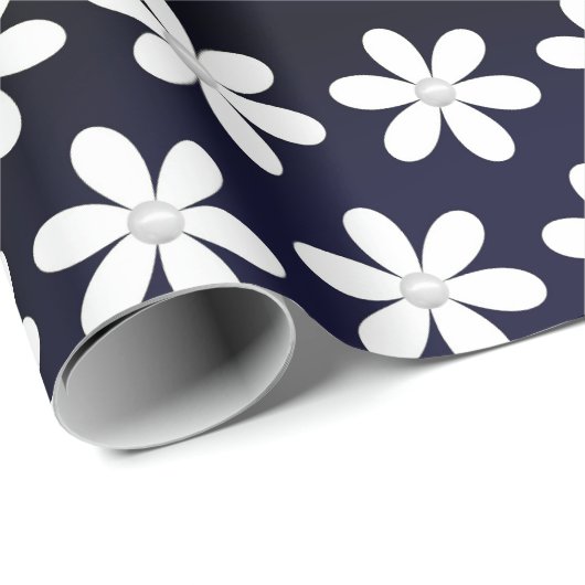 Weiße Perlen und Perlen auf schwarz Geschenkpapier (Rolleneckpunkt)