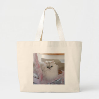 Weiße Perserkatze auf einem rosa Stuhl Jumbo Stoffbeutel