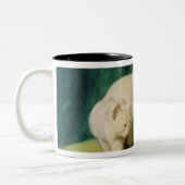 Weiße persische Katze mit zwei Kätzchen Zweifarbige Tasse (Links)